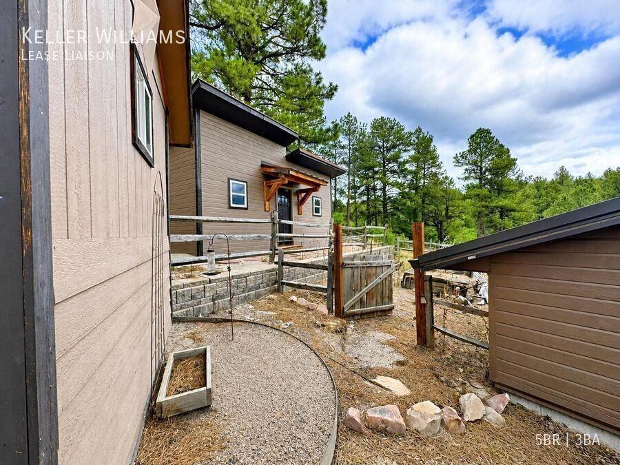 9170 Frank Rd - Photo 4 of 33
