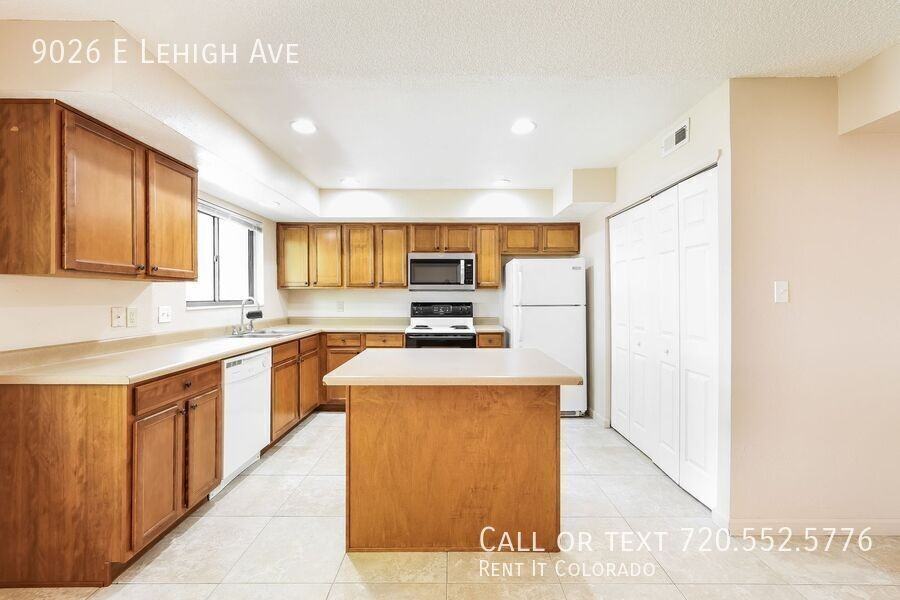 9026 E Lehigh Ave - Photo 3 of 17