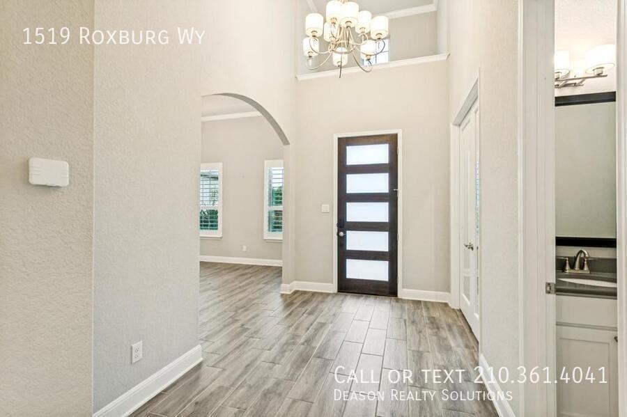 1519 Roxburg Way - Photo 3 of 25