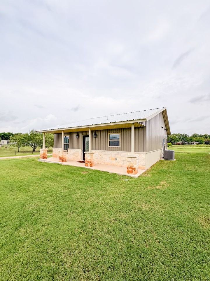 1105 E Navarro Ave - Photo 3 of 20