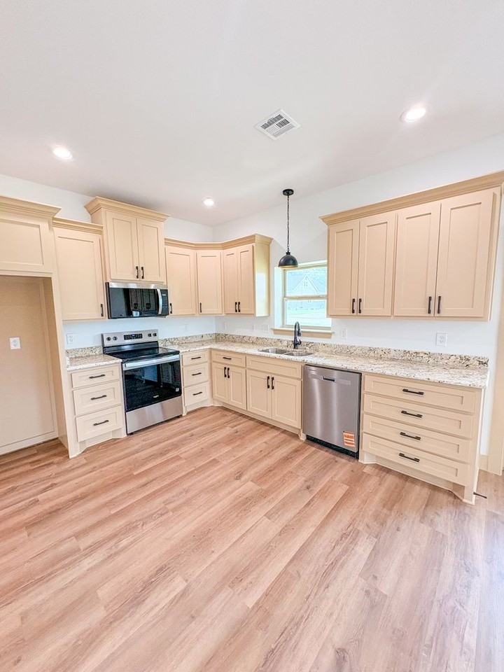 1105 E Navarro Ave - Photo 5 of 20