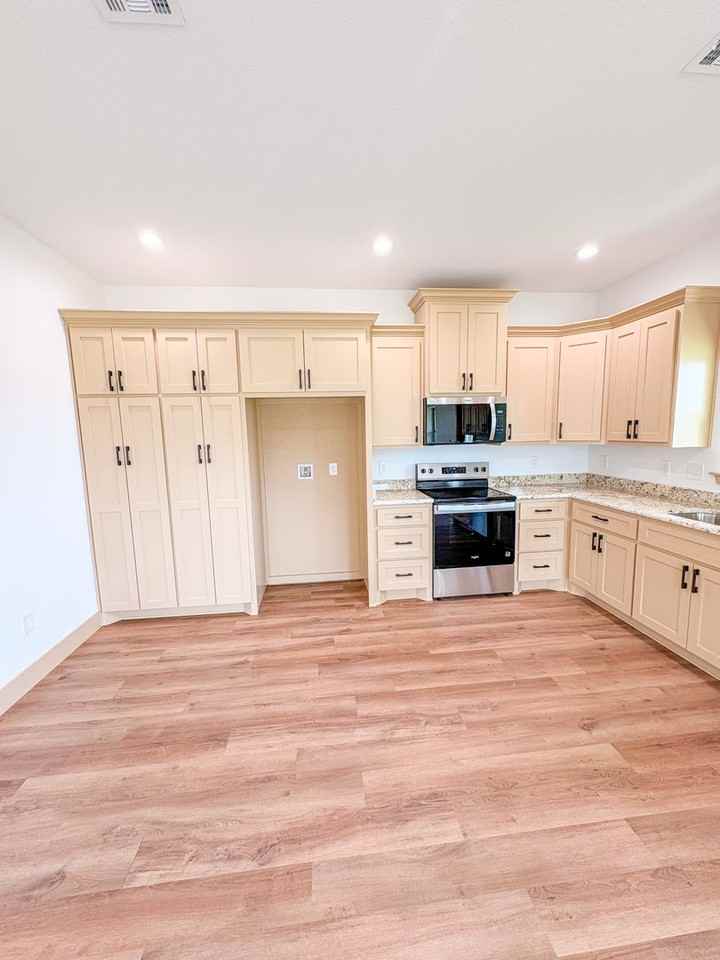 1105 E Navarro Ave - Photo 6 of 20