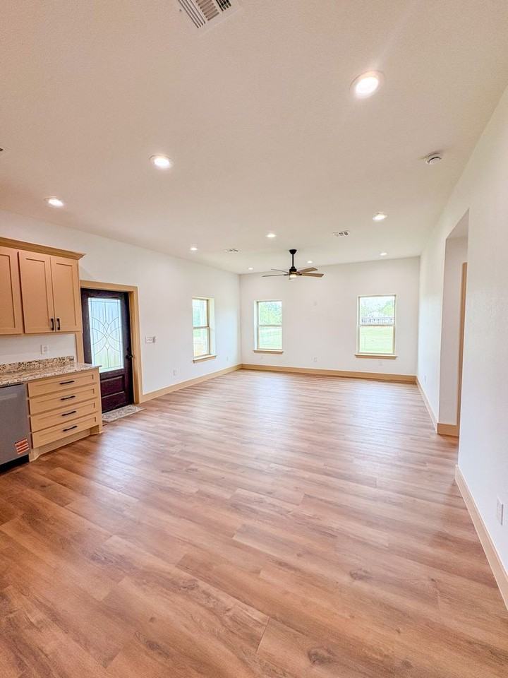 1105 E Navarro Ave - Photo 7 of 20