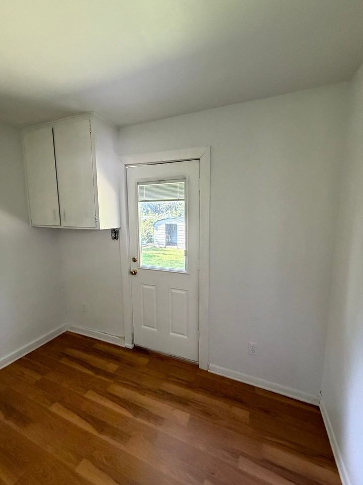 611 E 5th St - Photo 3 of 15