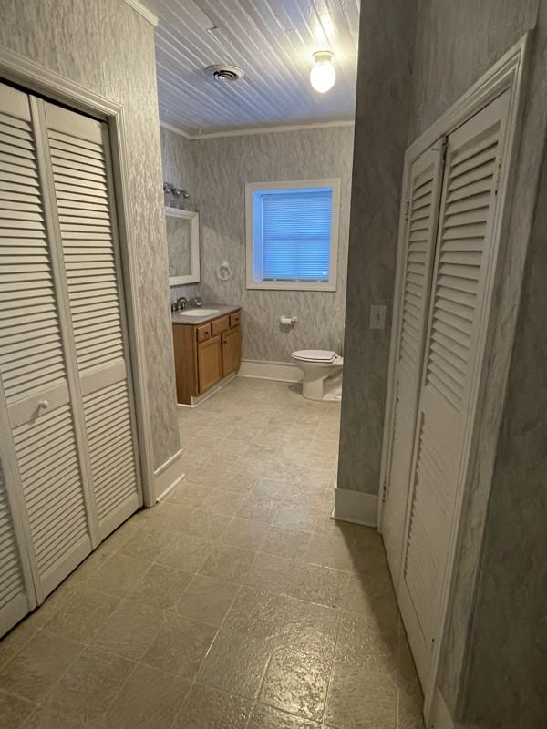 302 Virginia Ave #C - Photo 7 of 11