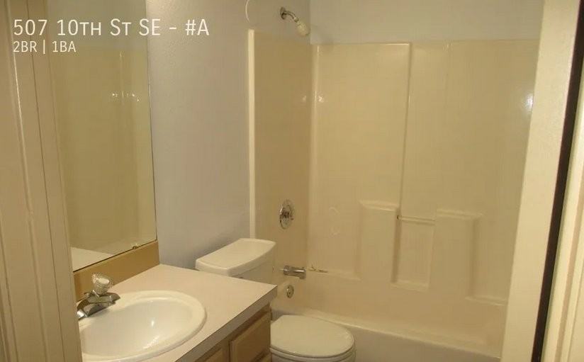 507A 10th St Se - Photo 3 of 9
