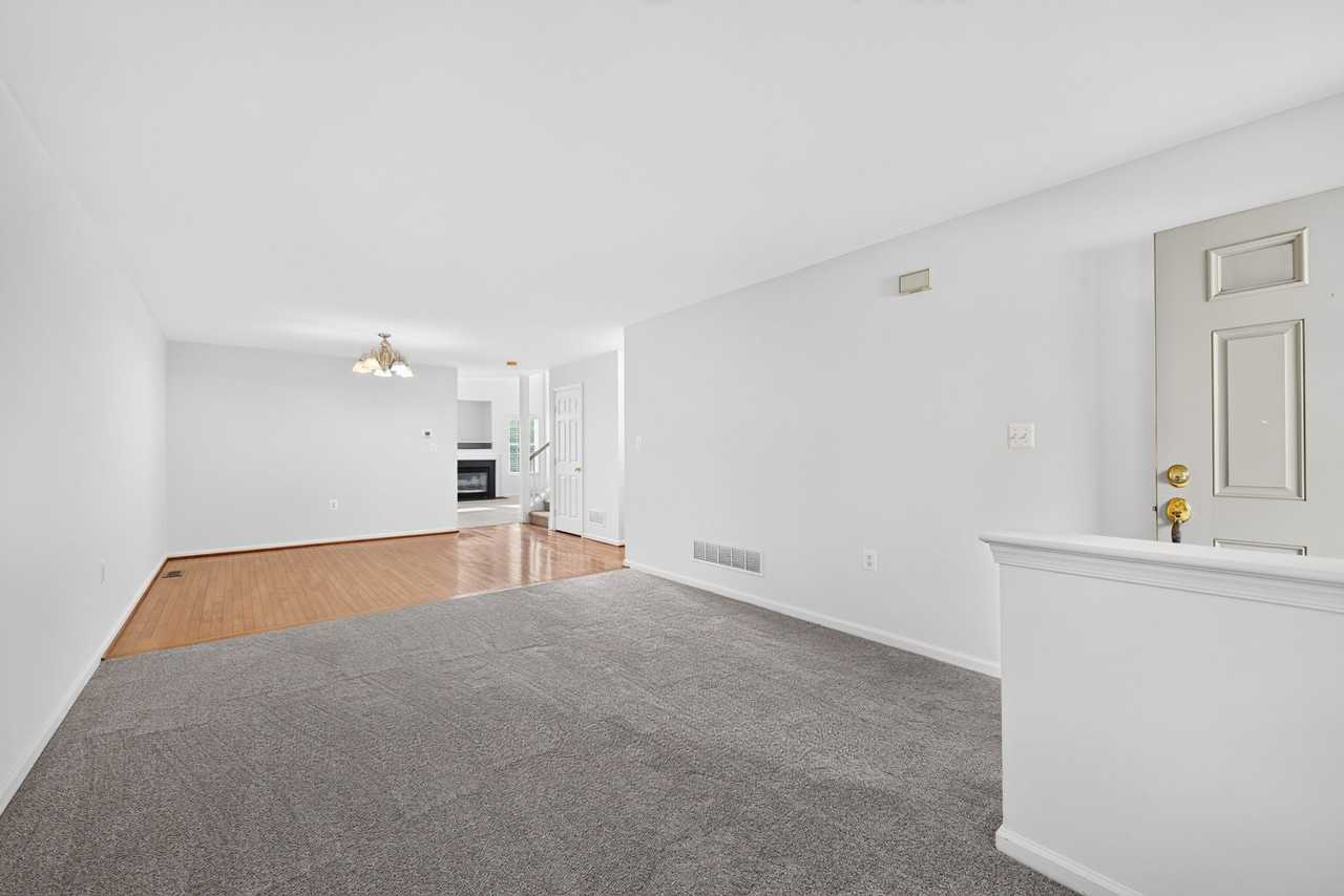 335 Wheatfield Cir - Photo 4 of 20