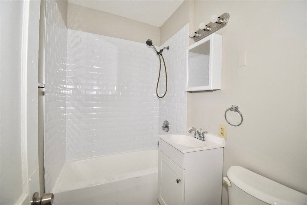 30 Sachem St #2R - Photo 5 of 10