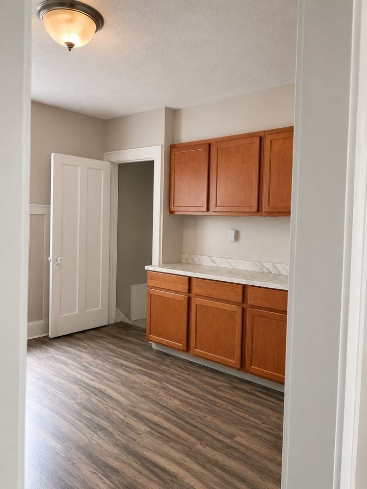 1462 Parkhill Rd - Photo 7 of 17