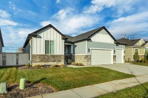 featured image of 2504 W Sunset Way