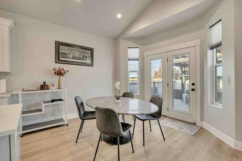 2504 W Sunset Way - Photo 4 of 20