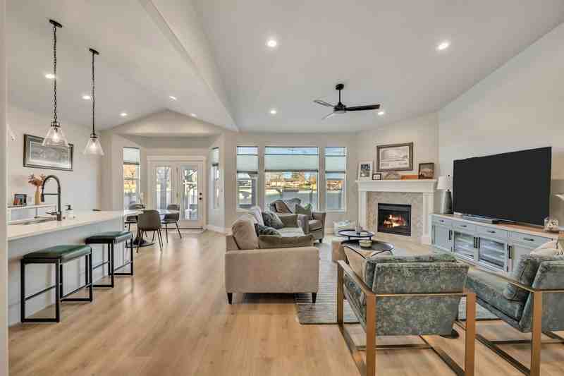2504 W Sunset Way - Photo 5 of 20
