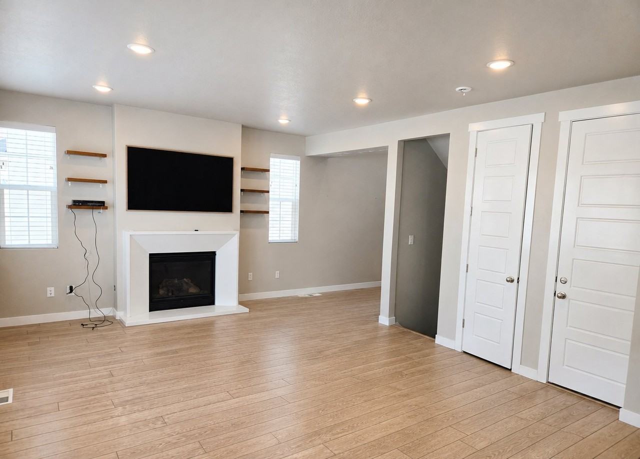 3334 W Lazy J Ln - Photo 3 of 16