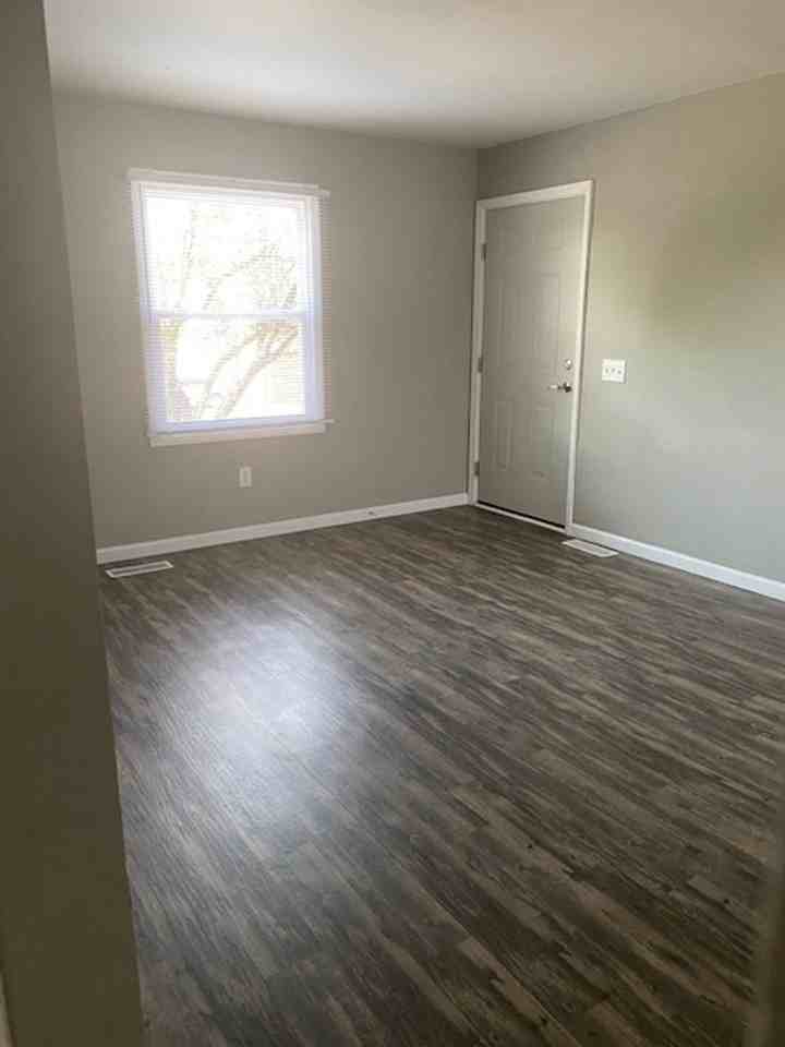 200 Roanoke Dr #F204 - Photo 6 of 18