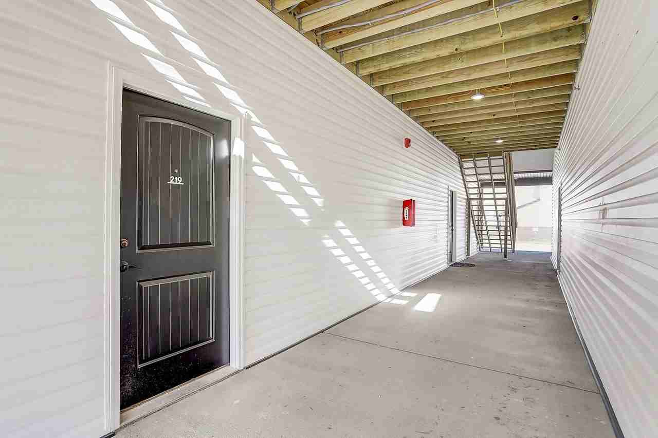 820 Parkview Dr #820 - Photo 6 of 50