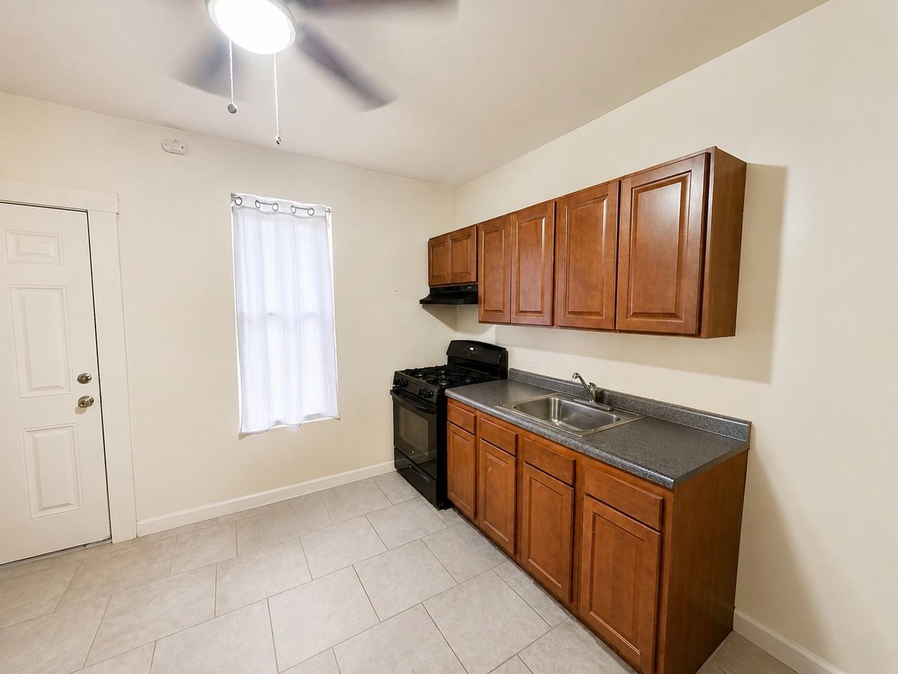 3835 N Percy St - Photo 4 of 11
