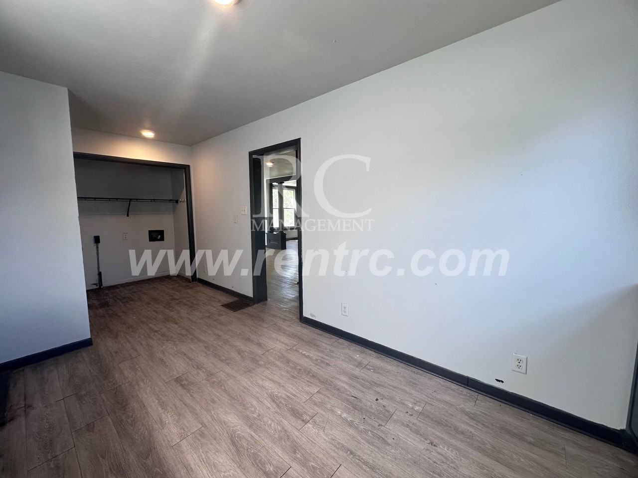 33 Bismark St - Photo 3 of 24