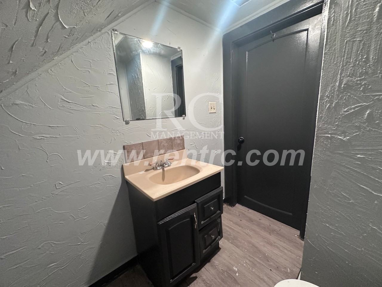 33 Bismark St - Photo 7 of 24