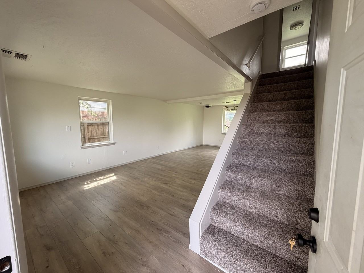 912 Sw 5th St - Photo 2 of 10