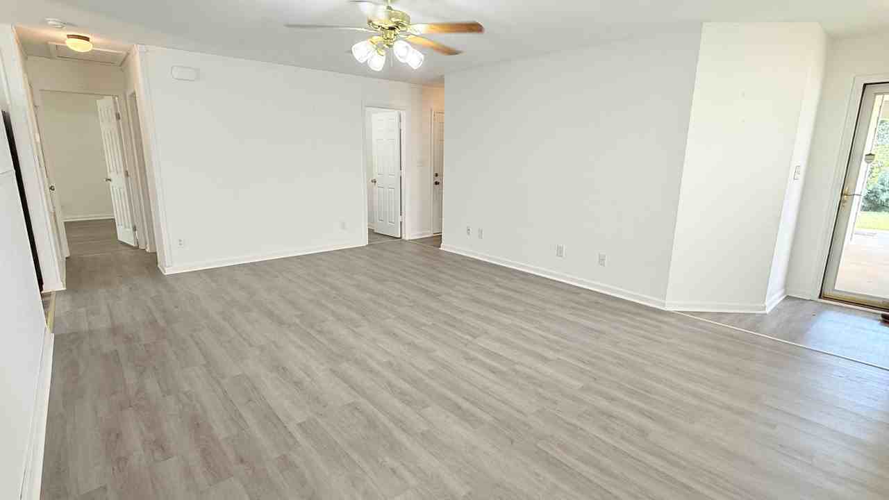 15251 Tyler Mill Dr - Photo 3 of 19
