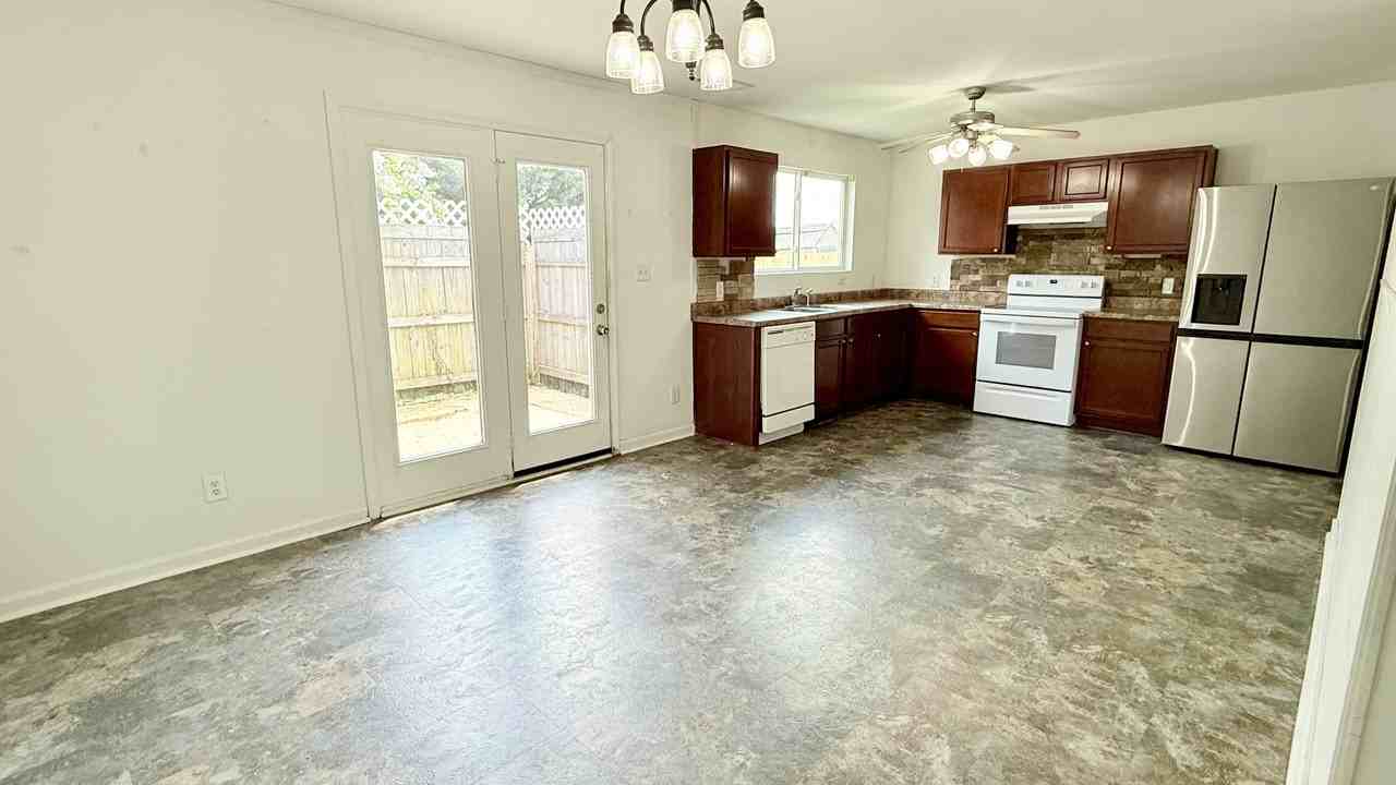 15251 Tyler Mill Dr - Photo 4 of 19