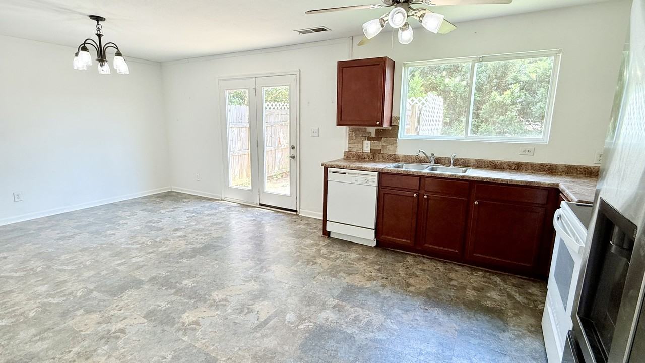 15251 Tyler Mill Dr - Photo 5 of 19
