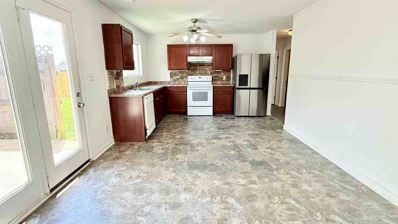 15251 Tyler Mill Dr - Photo 6 of 19