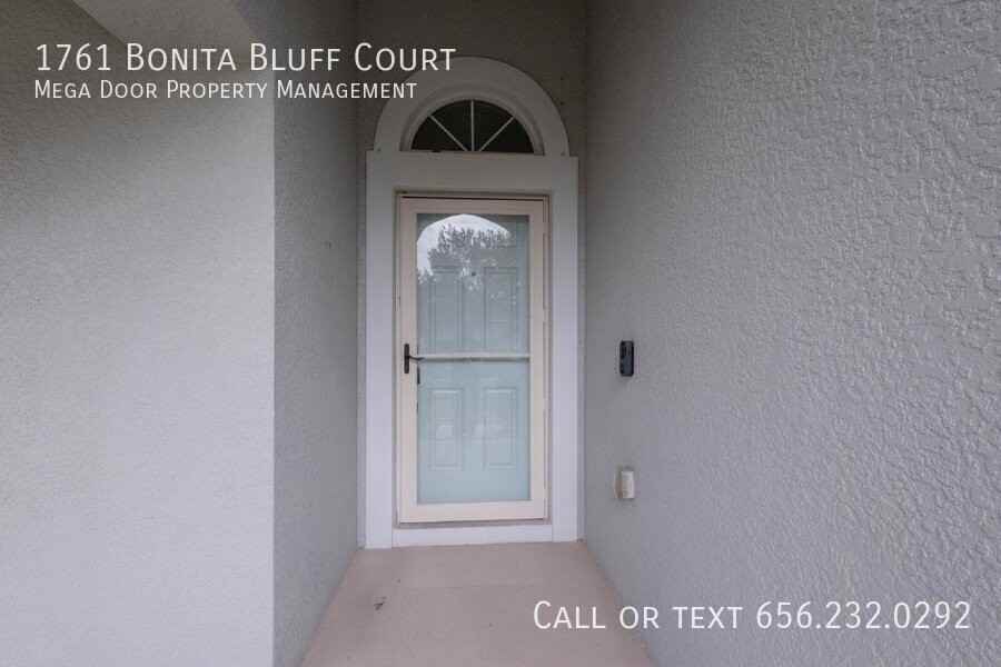 1761 Bonita Bluff Ct - Photo 4 of 30