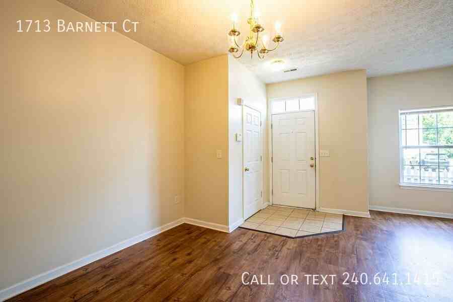 1713 Barnett Ct - Photo 4 of 48