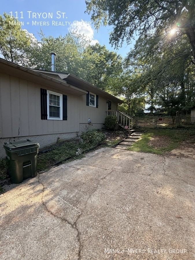 111 Tryon St - Photo 2 of 33
