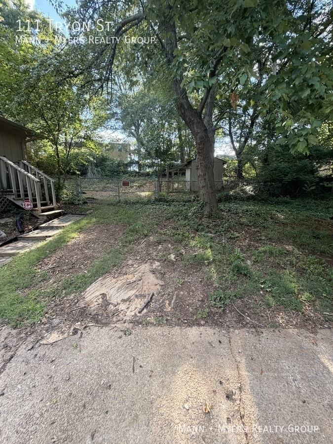111 Tryon St - Photo 3 of 33