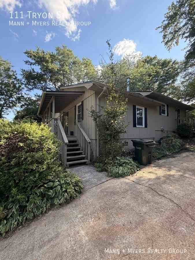 111 Tryon St - Photo 4 of 33