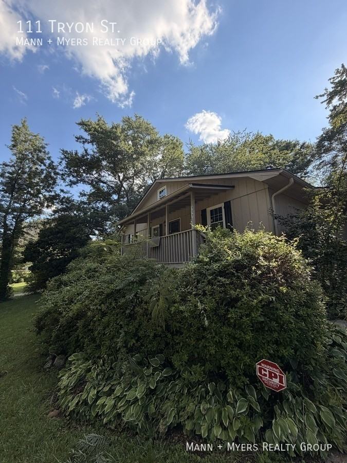 111 Tryon St - Photo 5 of 33