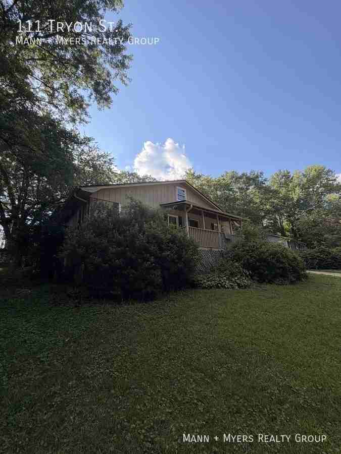 111 Tryon St - Photo 6 of 33