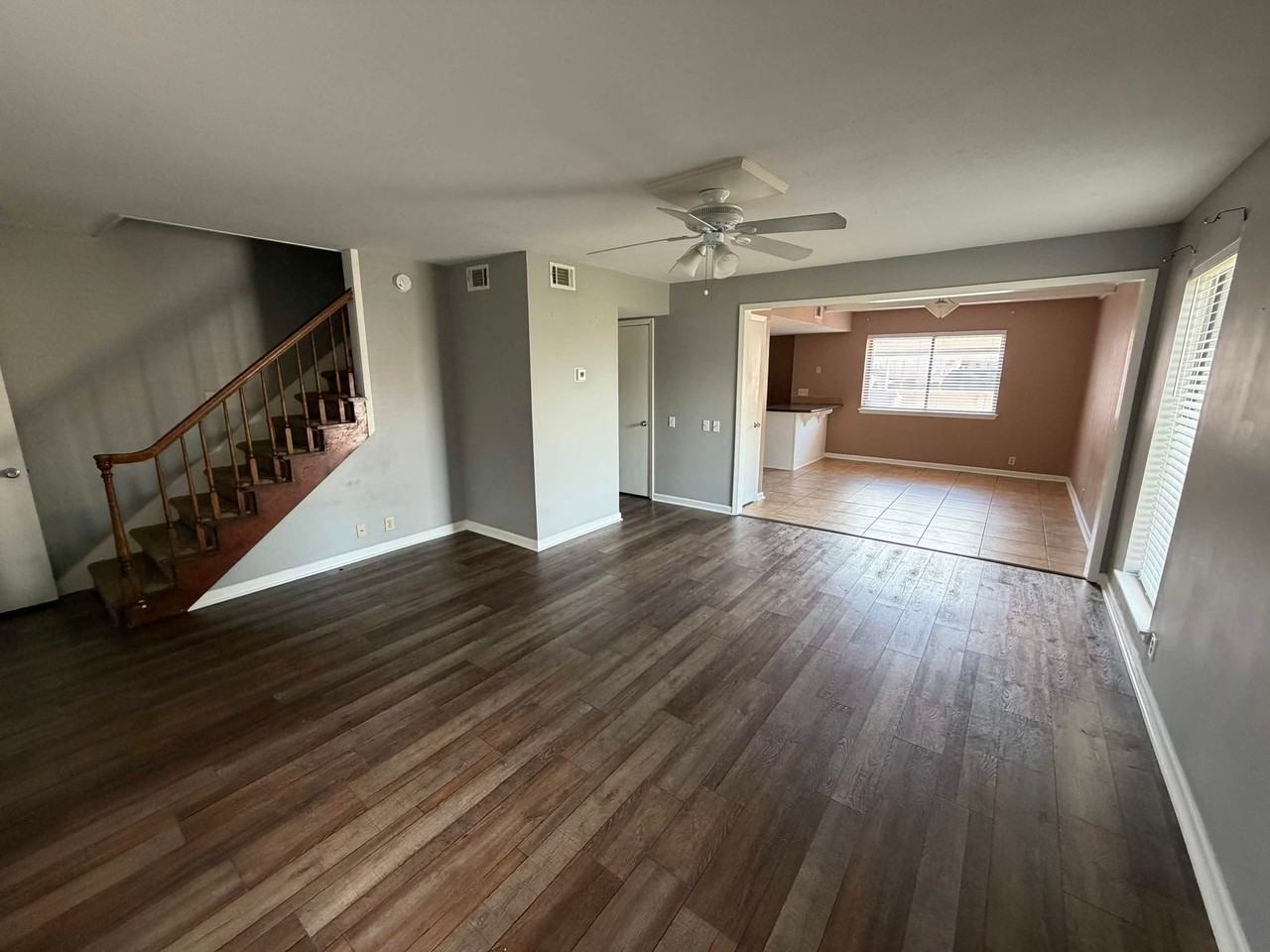 211 Lakebend Cir - Photo 4 of 10