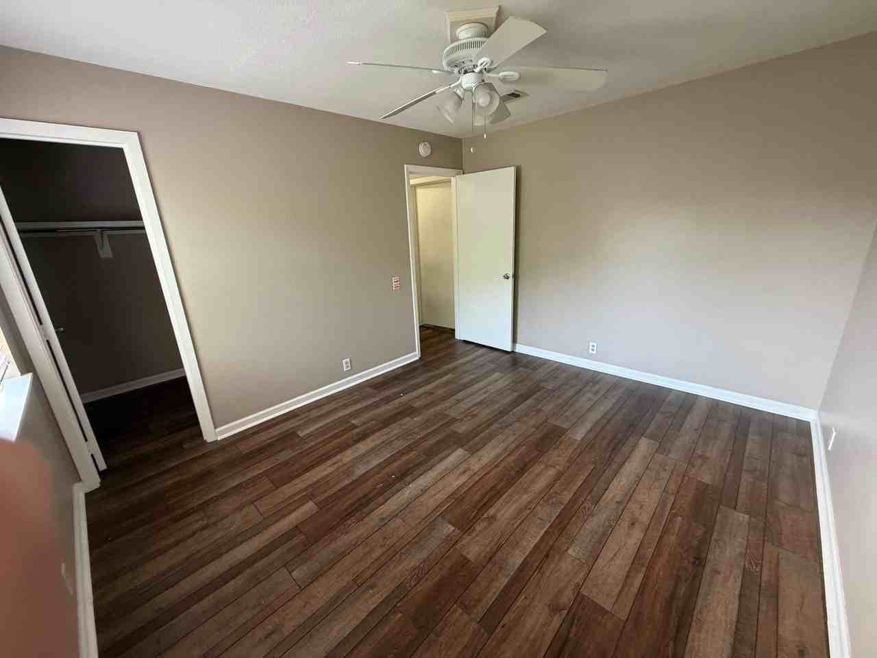 211 Lakebend Cir - Photo 7 of 10