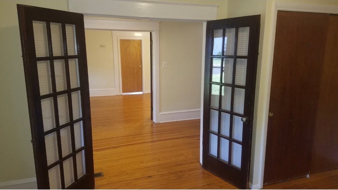 579 13th St #1stFL - Photo 5 of 12