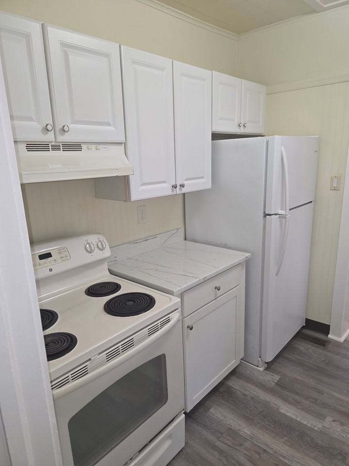 579 13th St #1stFL - Photo 7 of 12