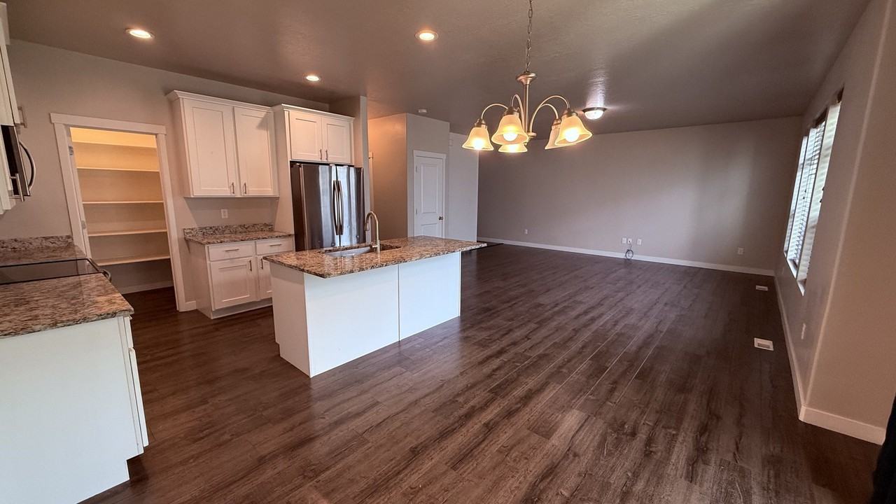 238 E Cordoba Dr - Photo 5 of 20