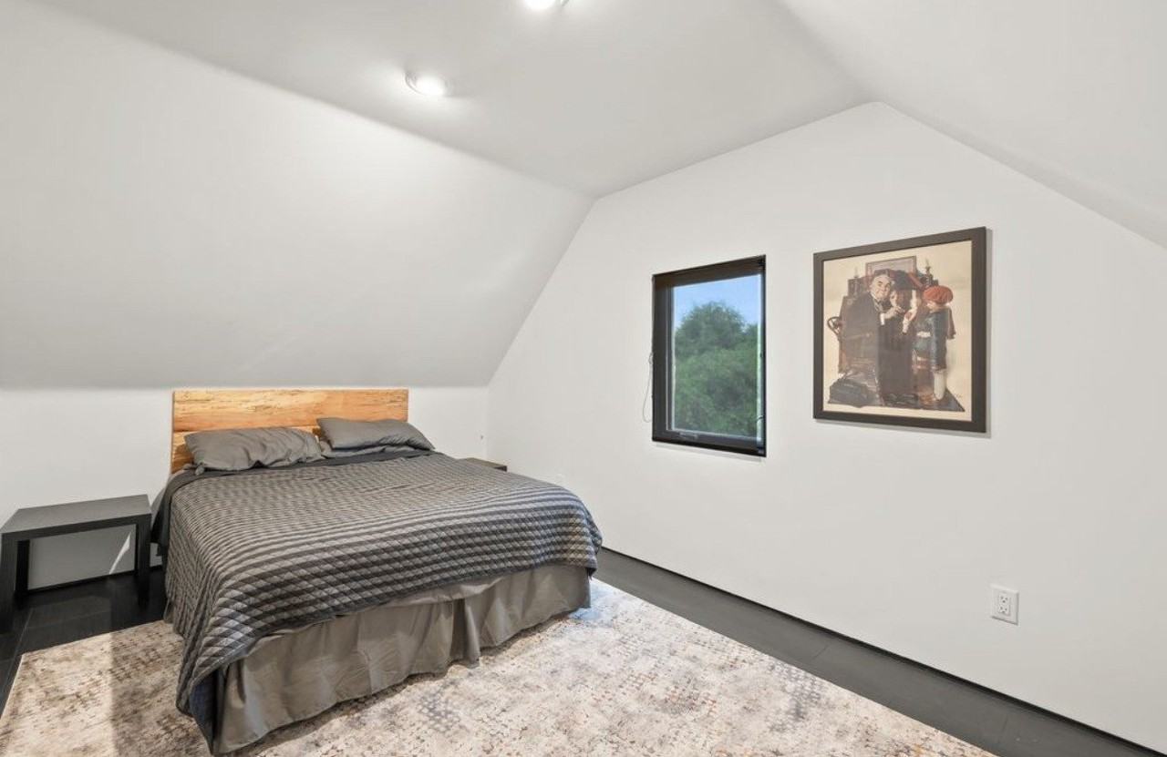 3625 Woodside Dr #B - Photo 4 of 18