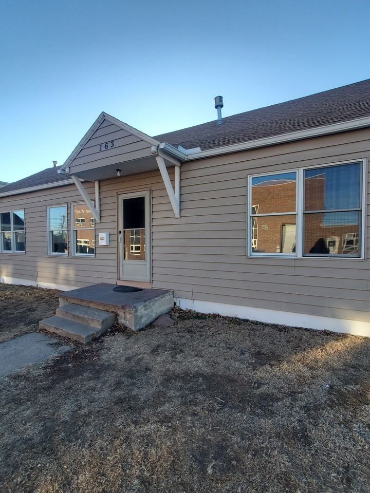 163 S Elm St - Photo 3 of 4