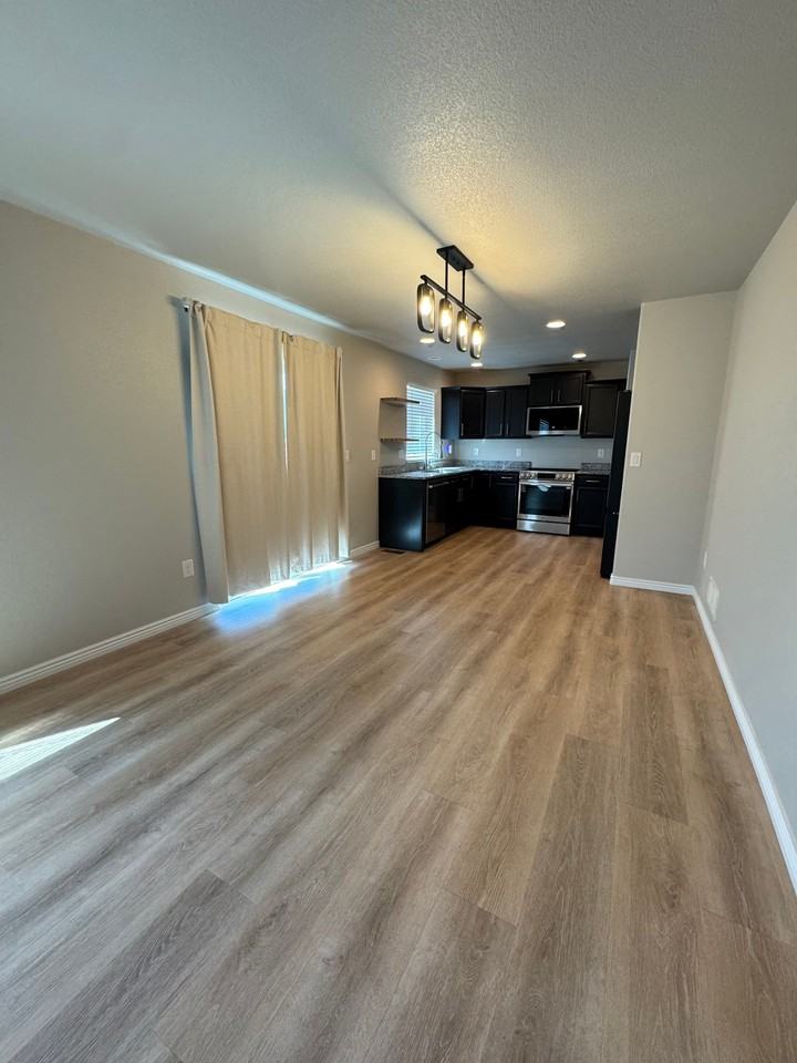 6802 Galpin Dr - Photo 4 of 20