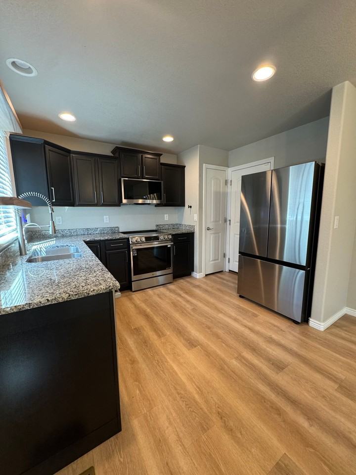 6802 Galpin Dr - Photo 5 of 20