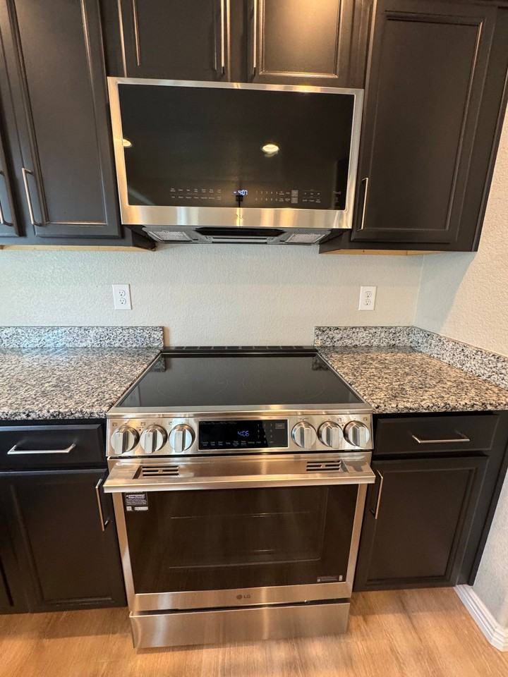 6802 Galpin Dr - Photo 6 of 20