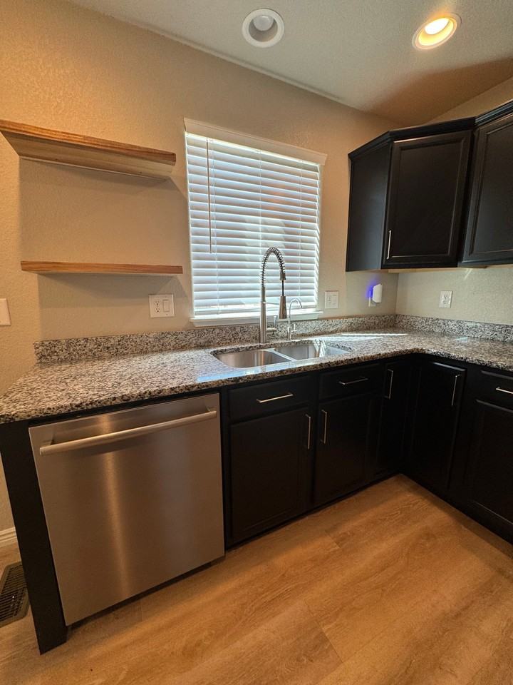 6802 Galpin Dr - Photo 7 of 20