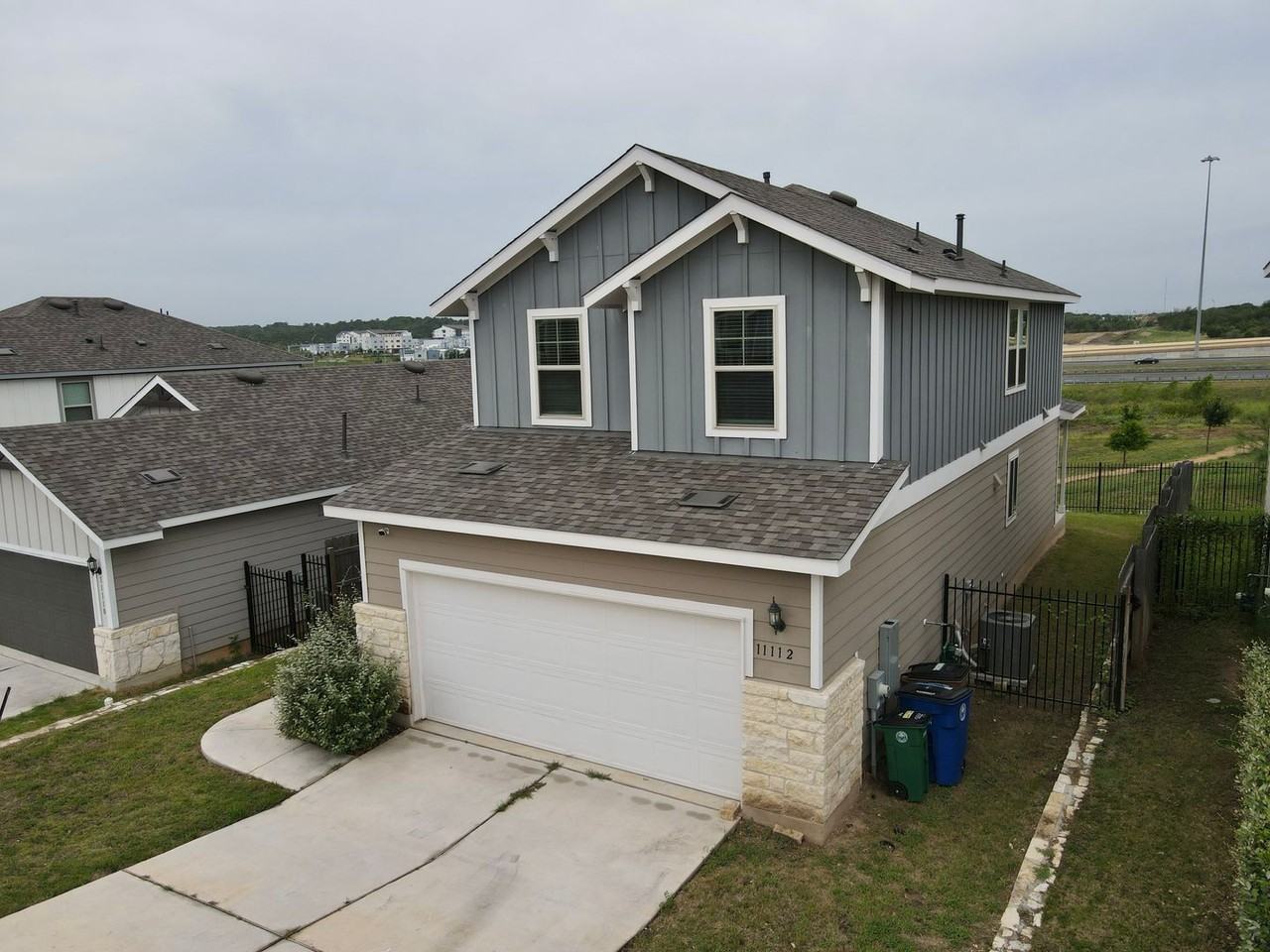 11112 Mestengo Dr - Photo 2 of 33