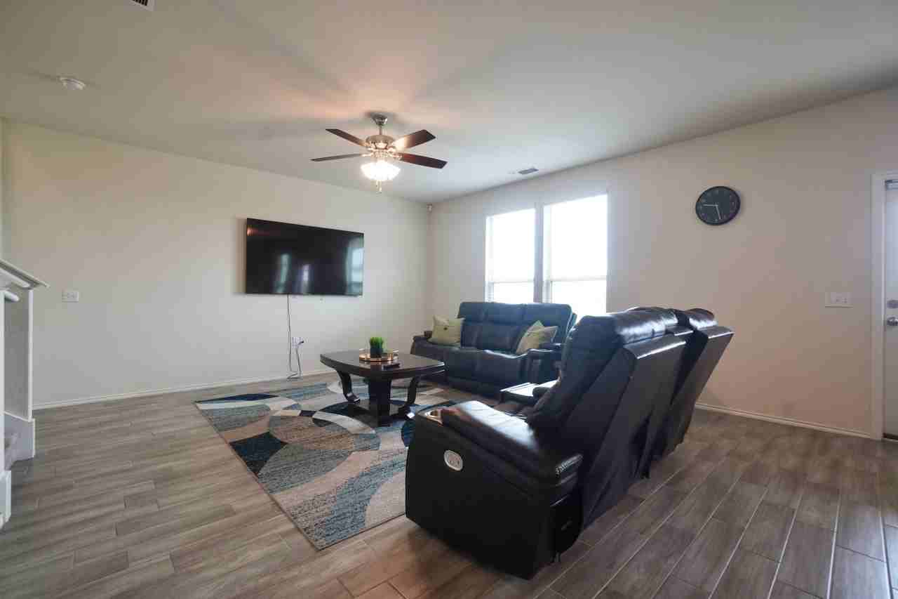 11112 Mestengo Dr - Photo 4 of 33