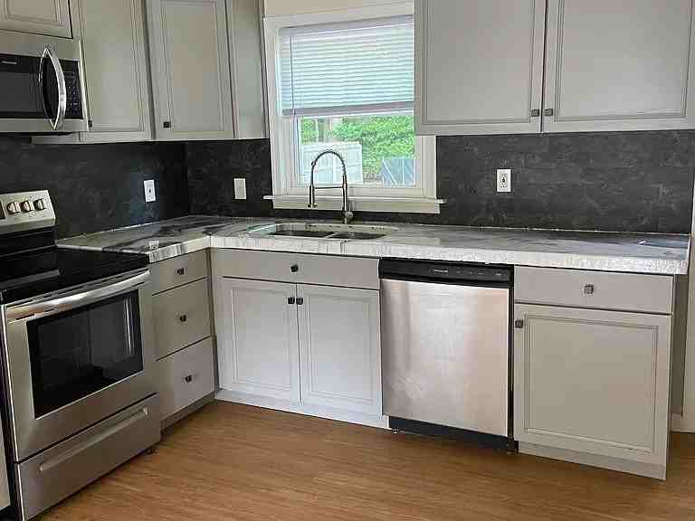 340 Redheart Dr - Photo 4 of 6