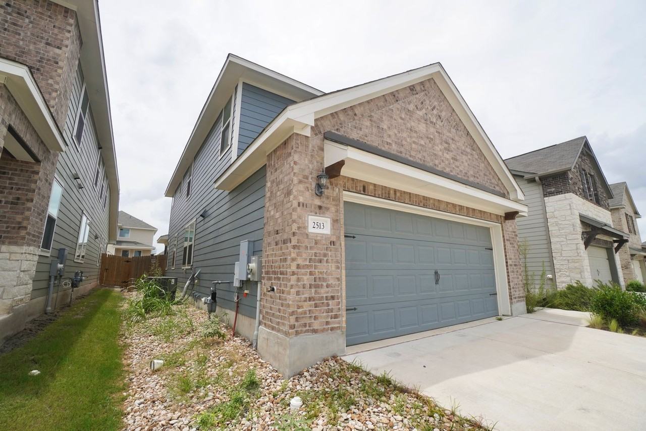 2513 Danbury Ln - Photo 2 of 36