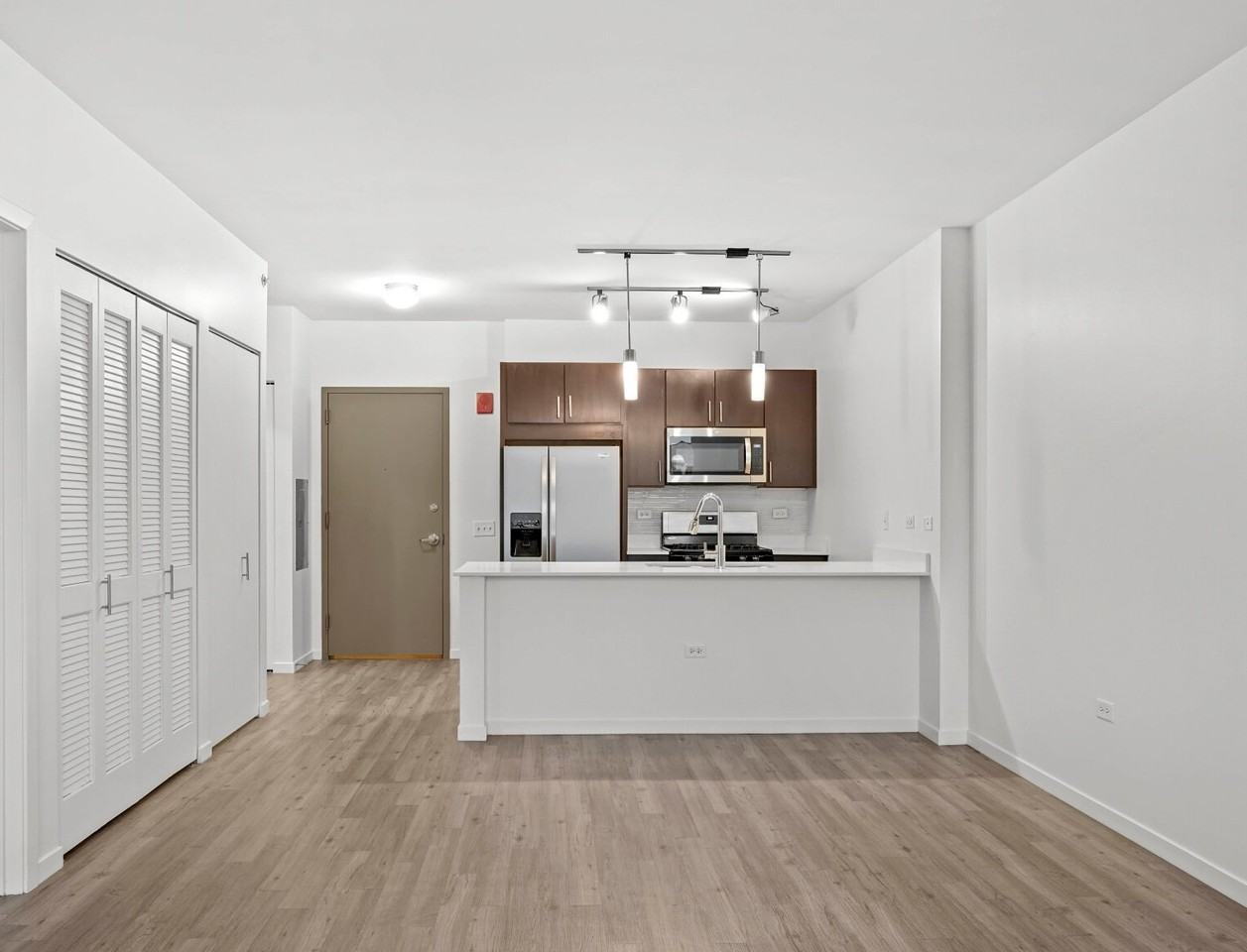 3730 N Halsted St - Photo 2 of 15